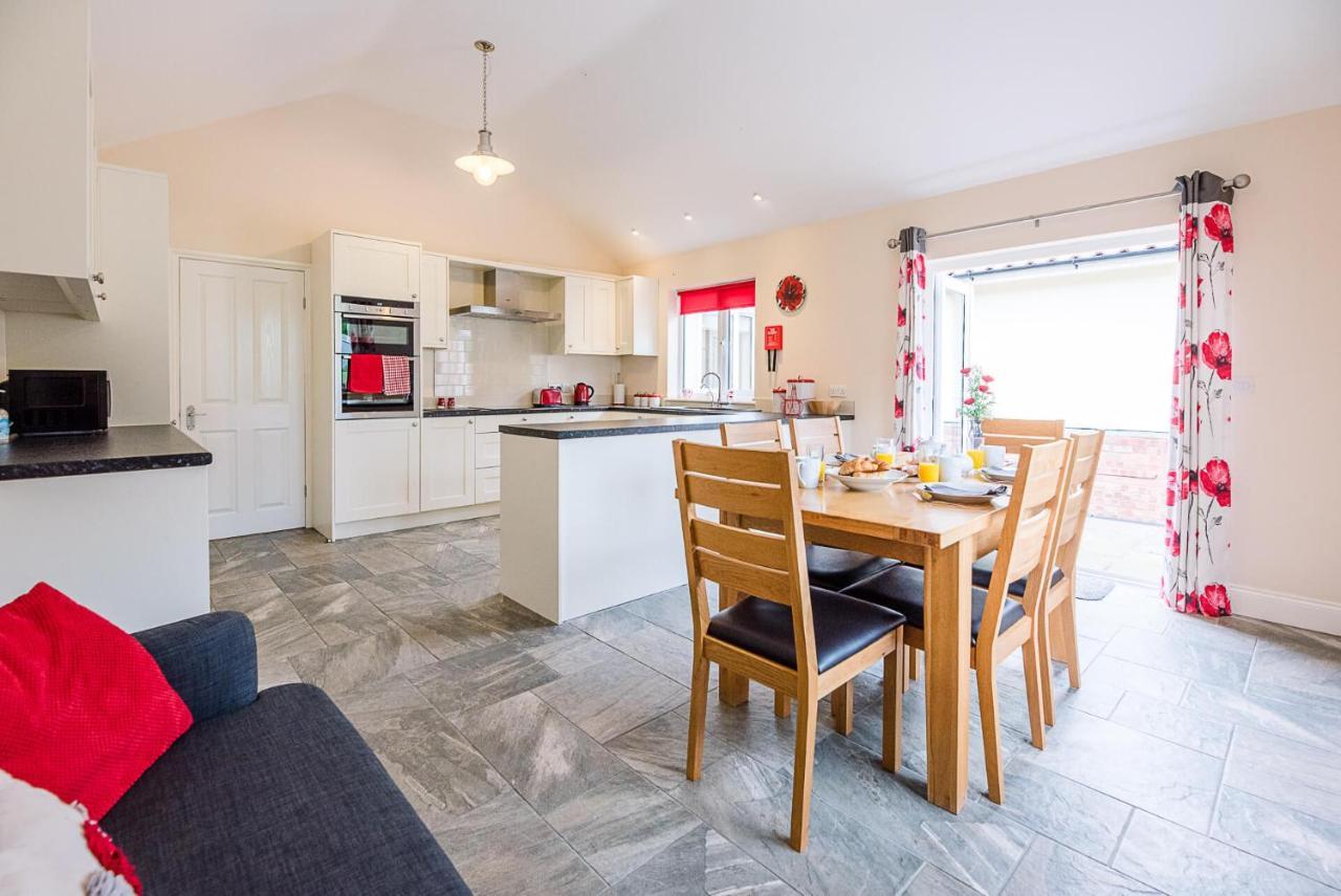 Grove Farm Bungalow With Swimming Pool, Dallinghoo Woodbridge Exterior foto